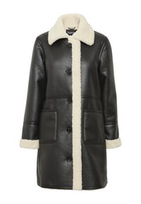 Schwarze Lederjacke mit einem plüschigen, cremefarbenen Lammfellkragen, passenden Details und zwei vorderen Taschen, mit durchgehender Knopfleiste.