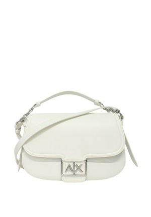 Borsa a tracolla bianca in pelle con una forma strutturata, superficie liscia e hardware con logo in argento. Dispone di una tracolla removibile e chiusura a pattina.