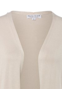Beżowy kardigan wykonany z miękkiego materiału dzianinowego, z dekoltem w serek i otwartym przodem. Metka mówi "Marie Lund, Kopenhaga", rozmiar S.