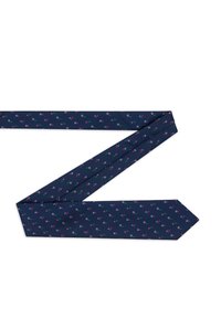 Granatowy krawat ma kwiatowy wzór z małymi różowymi i zielonymi kwiatami. Wykonany z gładkiego materiału, ma klasyczny spiczasty koniec i skośny wzór.