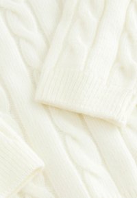 Unausgewählt, cream