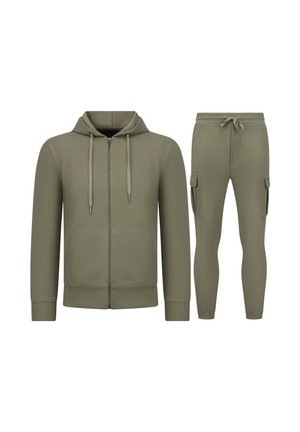Olijfgroene hoodie met volledige rits en koordjes, en bijpassende joggerbroek met zijzakken en een verstelbare tailleband.