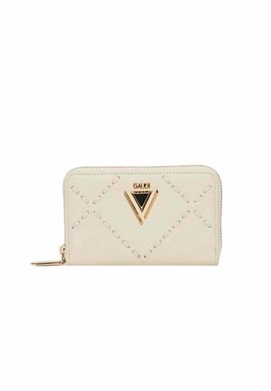 Portafoglio in pelle beige con cuciture trapuntate, cerniera dorata e emblema triangolare dorato con centro nero e scritta "GAUDE".
