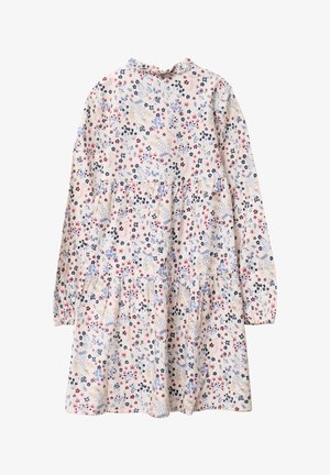 Robe fleurie en tissu léger, dotée de manches longues, d'un col haut, de volants en tiers, et d'un motif de fleurs roses, bleues et marine sur un fond crème.