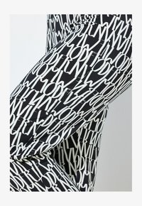 Ei valittu, off-white