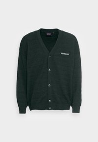 Schwarze Strickjacke mit Knöpfen und langen Ärmeln, mit "GOODBOIS" auf der linken Brust gestickt, auf einem weißen Hintergrund dargestellt.