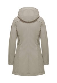 Beige hoodie met een gladde, matte textuur. Voorzien van ronde naden en ritszakken aan de zijkanten, ontworpen voor praktisch gebruik en comfort.