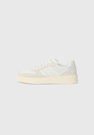 HOGAN Trainers - white