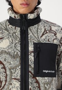 Jack & Jones JORVESTERBRO srebrny