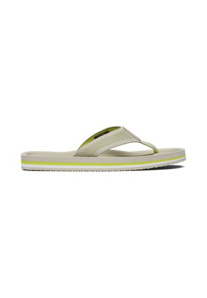 Beige en lichtgroene mesh flip-flop sandaal met gevoerde zool en wit, groen en geel gestreepte tussenzool, zijaanzicht.