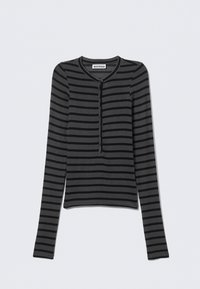 Unselected, dark grey