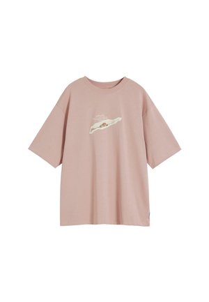 Staubrosa, oversized T-Shirt aus weichem Baumwollmaterial, mit einem dezenten Grafikdesign auf der Vorderseite. Kurze Ärmel und runder Halsausschnitt.