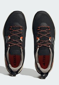 Adidas Terrex AX4 HIKING - Turistiniai batai - core black    silver   impact orange