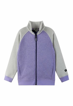 Giacca zip-up viola e grigia con colletto alto, tessuto strutturato e due tasche laterali. Polsini e orlo a coste con accento del logo sulla manica.