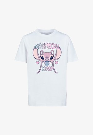 Valge puuvillane T-särk, millel on karikatuurigraafika roosa tegelasega, kellel on suured kõrvad, tekst "MINU ERiline PÄEV" ja väikesed roosad südamed.