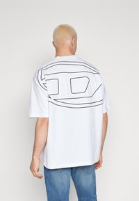 Diesel BOGGY MEGOVAL - Μπλουζάκι με στάμπα - white