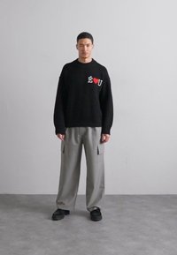 Études HEAVY ROUND NECK - Pulover - black