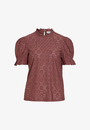 Lila rövid ujjú blúz puffos ujjakkal, lyukacsos csipkemintával, fodros magas nyakkivágással és hátul gombos záródással.