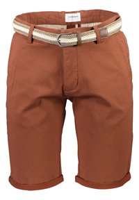Shorts de cuadros marrones con dobladillos enrollados, que presentan un cinturón tejido beige con una hebilla plateada y acentos de cuero. Textura de tela con patrón visible.