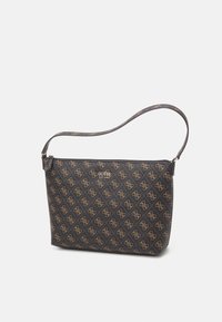 Sac épaule en matériau texturé brun foncé avec motif monogramme doré, doté d'une fermeture éclair et d'une sangle unique réglable.