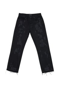 Jean en denim noir avec des patches déchirés et des ourlets effilochés, présentant une coupe droite et un design minimaliste.