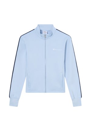 Chaqueta azul claro con cremallera, con rayas negras a lo largo de las mangas, puños acanalados, dos bolsillos frontales y pequeño logo blanco de Champion en el pecho.