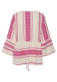Krémová blůza s rukávy do zvonku, s růžovými květinovými a geometrickými vzory, peplum lem a detail s třásněmi na zadním výstřihu.