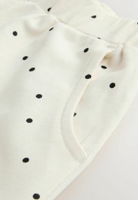 Non sélectionné, white mono spot bears