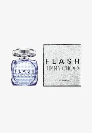 Tydlig glasflaska med en fasetterad design och silverlock; etiketten läser "FLASH JIMMY CHOO." Inkluderar en silverglittrande låda.