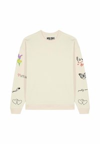 Sudadera de color crema con mangas largas. El brazo izquierdo presenta gráficos de flores y mariposas; el brazo derecho muestra texto y diseños de corazones.