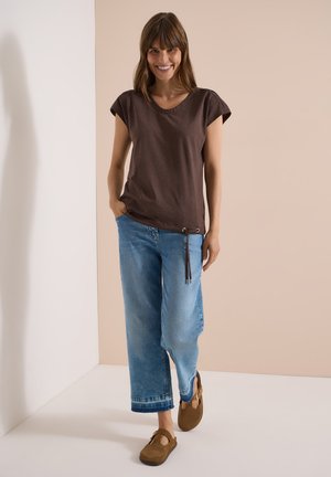 Cecil, DROP-SHOULDER SHIRT WITH CUT-OUT-DETAIL - T-shirt imprimé - brown cacao