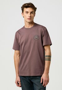 Wrangler SHORT SLEEVE SMALL GRAPHIC TEE - REGULAR FIT - T-shirts print - peppercorn