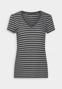 Camiseta de algodón gris con rayas horizontales blancas, con escote en V y mangas cortas. Textura suave y diseño ajustado.