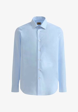 Camicia azzurra a maniche lunghe con colletto classico, chiusura frontale a bottoni e orlo curvo. Realizzata in tessuto liscio con una leggera lucentezza.