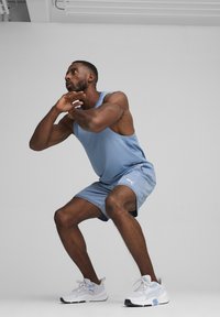 Puma FORM SEAMLESS 7 - Športové šortky - zen blue