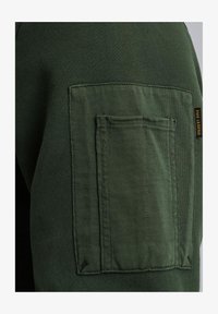 Selezionato, darkest spruce