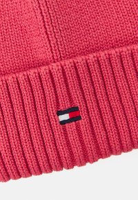 Tommy Hilfiger SMALL FLAG BEANIE UNISEX - Gorro - pink shade