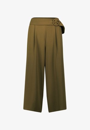 Pantalons larges vert olive avec une finition texturée, dotés d'une taille large et d'un détail accent circulaire. Le design plissé accentue le volume.