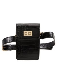 Svart krokodilpräglad läderfodral för telefon med guldtonad spärr och justerbar rem. Har en rektangulär form och slät yta.