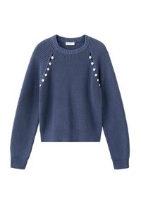 Plavi pleteni džemper s okruglim izrezom, s rebrastim rubom i manžetama te ukrasnim gumbima na ramenima.