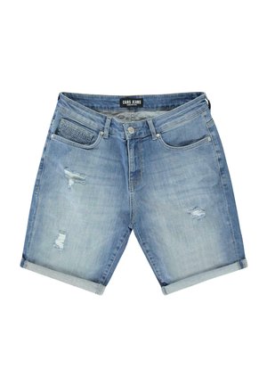 Lichtblauwe denim shorts met opgerolde omslagen, versleten details, vijf zakken en een klein logo patch op de voorste tailleband.