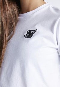 SIKSILK Crop Tee - Camiseta básica - white