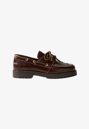 Claudie Pierlot, FLAT & CLOSED - Náuticos - chocolat