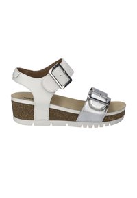Witte leren sandaal met een zilver metallic band, voorzien van twee grote rechthoekige gespen. Kurken wigzool met een witte rubberen loopzool.