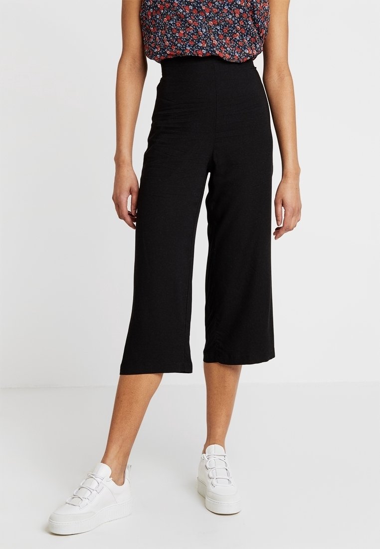 Vero Moda Housut - black