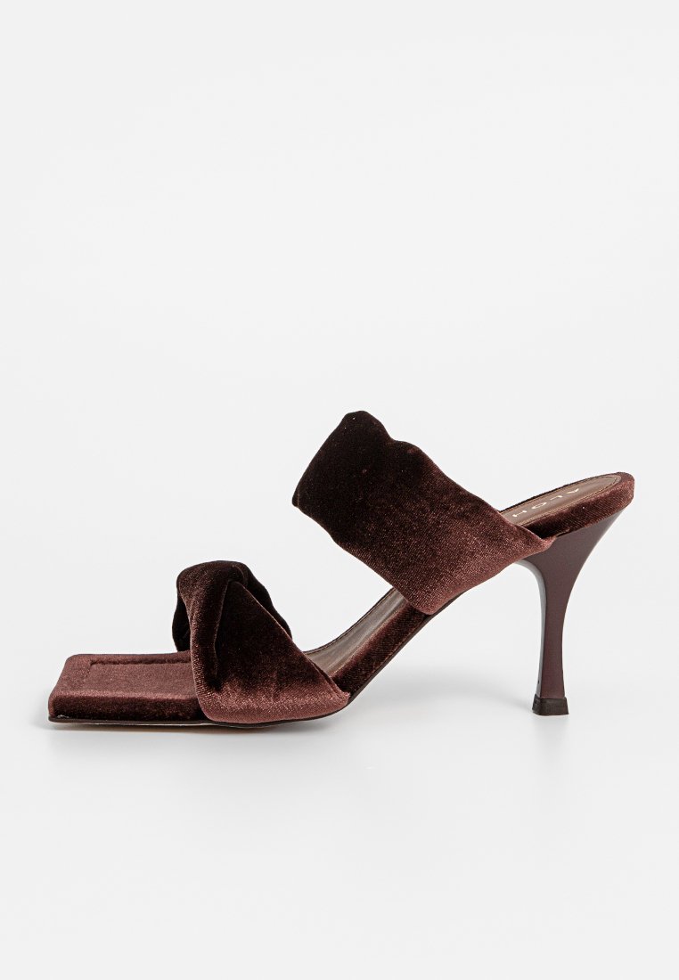 Mules de tacón