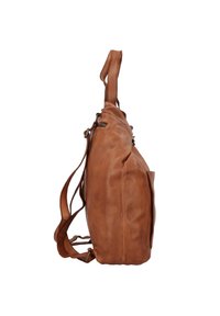 Zaino in pelle marrone con una texture morbida, tasca con zip, spallacci regolabili e una forma leggermente arrotondata. Presenta una tasca laterale.