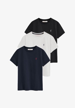 Drei kurzärmelige T-Shirts mit Rundhalsausschnitt in Schwarz, Weiß und Marineblau, jeweils mit einem kleinen, gestickten Polo-Spieler-Logo auf der linken Brust.