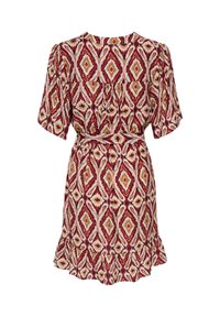 Robe à manches courtes avec motif losanges rouges, beige et marron, taille ceinturée et ourlet à volants, présentée sur fond blanc.