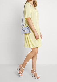 Monki Abito a camicia - yellow